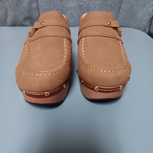 Atalina Clogs Women's sz 8.5 studded suede - Picture 3 of 9